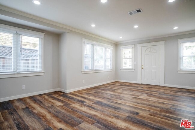 Building Photo - 1131 N Sierra Bonita Ave