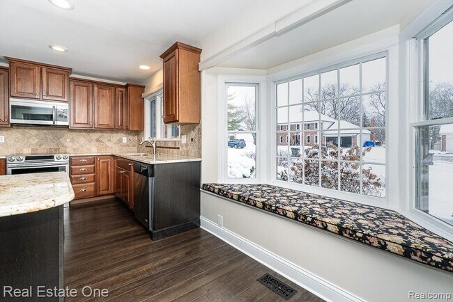 Building Photo - 732 Rutgers Rd