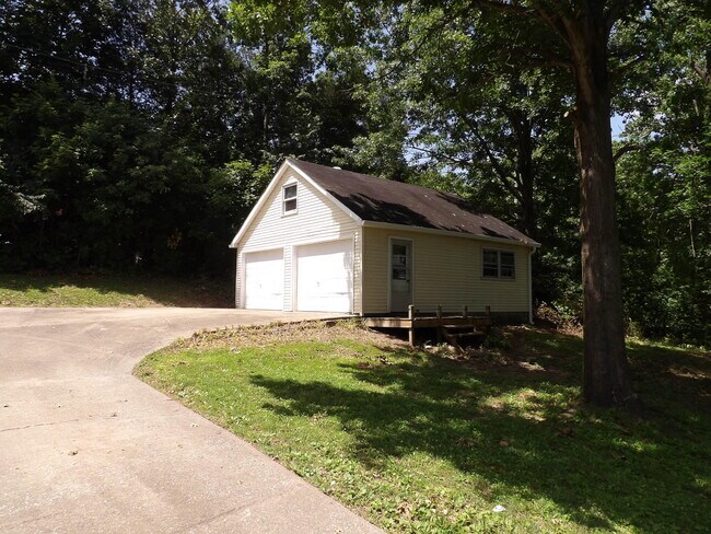 Building Photo - 248 Meadowview Dr