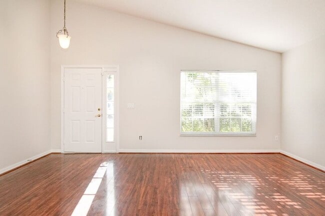 Building Photo - 9853 Portofino Dr