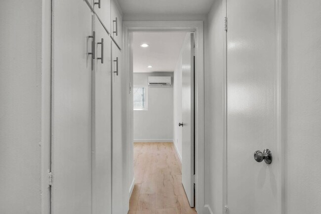Building Photo - 1361 Laurel Ave