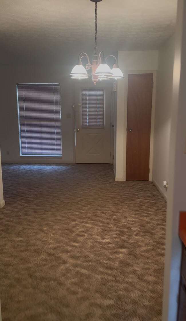 Building Photo - 220 Laurel Ave