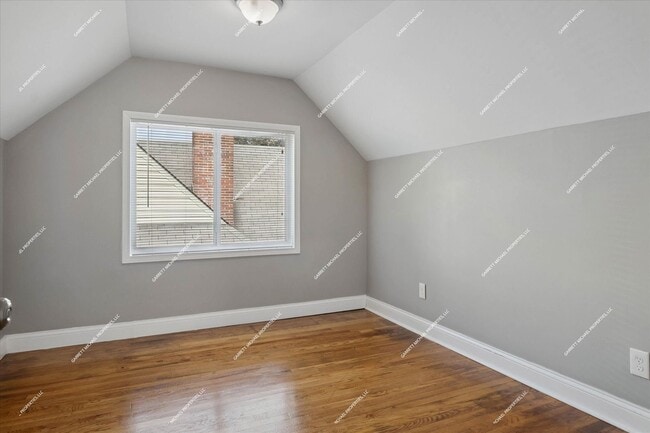Building Photo - Charming 3-Bedroom Bungalow for Rent in Po...