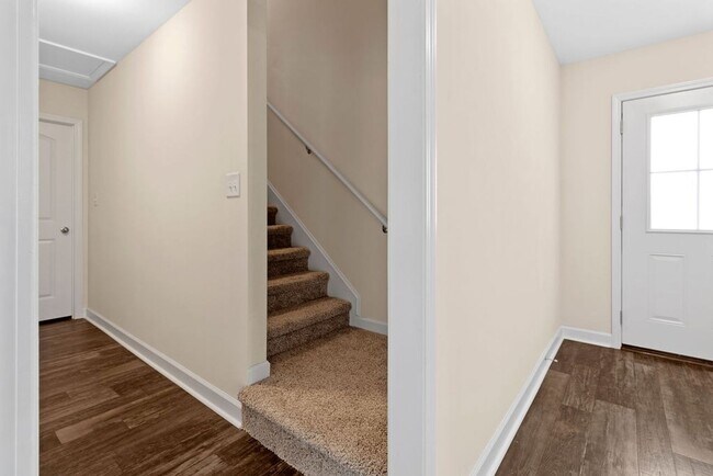 Building Photo - Minutes to Back Gate & Beaches!