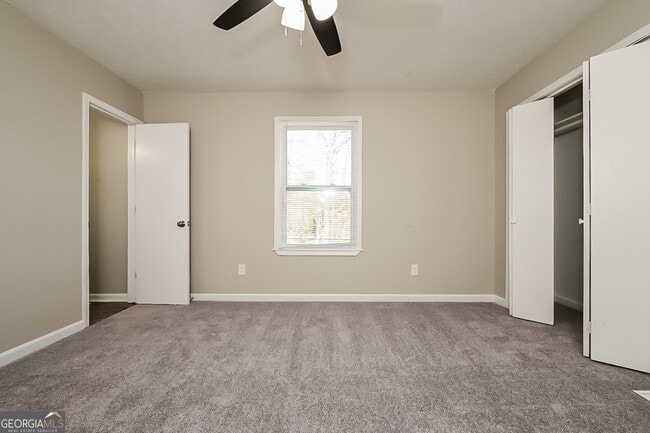 Building Photo - 4975 Manor Dr SW