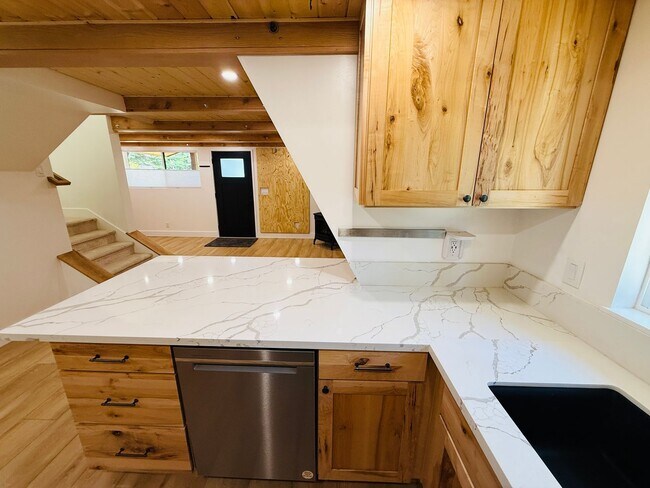Building Photo - 3 bed 2 bath home for rent in South Lake Tahoe