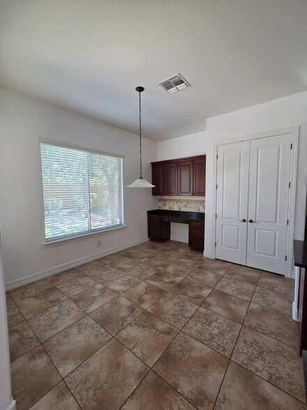 Building Photo - 3127 E Coconino Dr