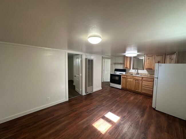 Building Photo - 928 N Garfield-3