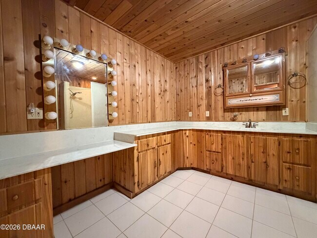 Building Photo - 711 Freda Ln