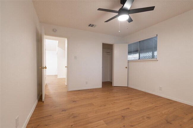 Building Photo - 100 Nicole Cove