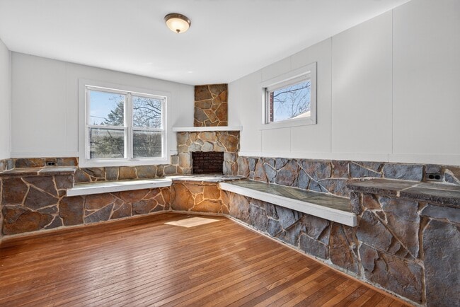 Building Photo - 608 Hershey Ave