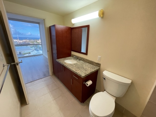 Master Bath - 909 Kapiolani Blvd