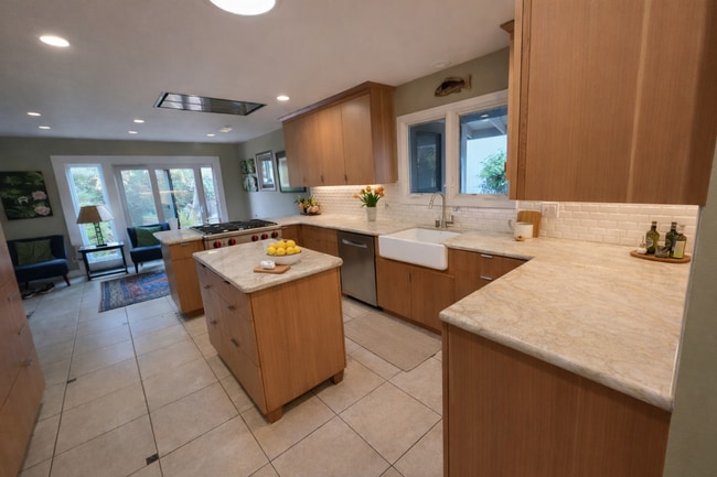 Building Photo - 1118 Marina Cir