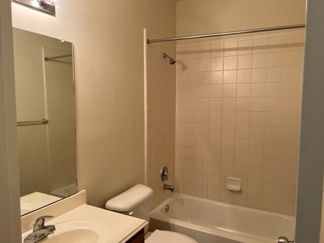 Building Photo - 2134 Thorn Berry Creek Ln