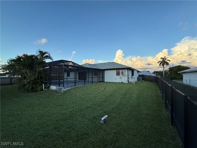 Building Photo - 1020 SW 11th Ct