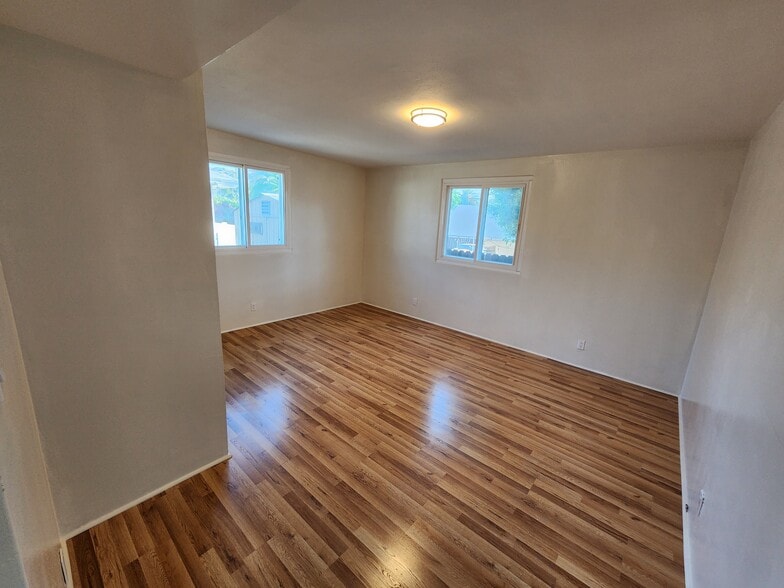 Building Photo - 10447 Cantara St