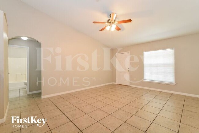 Building Photo - 2657 Bentley Dr