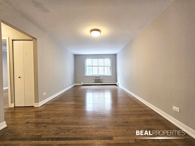 Building Photo - 524 W Oakdale Ave