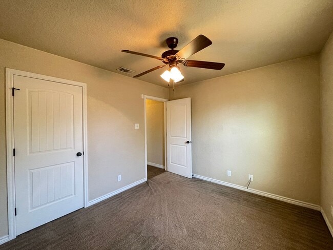 Building Photo - 601 W Little Dipper Dr