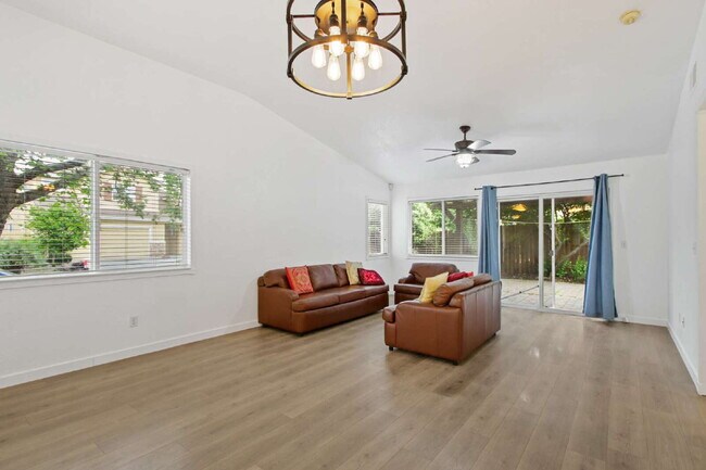 Building Photo - Updated Wildhorse Home | 2 Bed, 2 Bath | Corner Lot | Pets OK | W/D + Landscaping Included