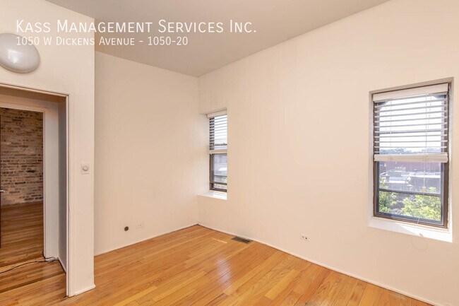 Building Photo - 1050 W Dickens Ave