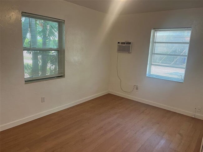 Building Photo - 505 N 20th Ave