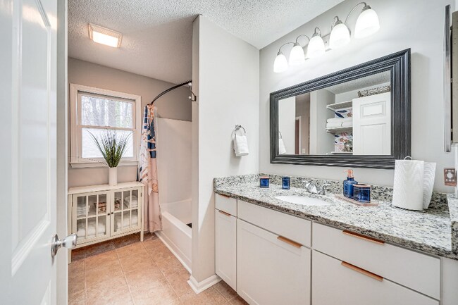 Building Photo - 410 S 1st St