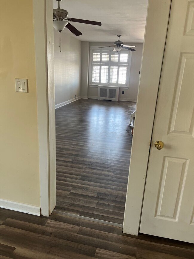 Building Photo - Spacious Homes In Bridgeport