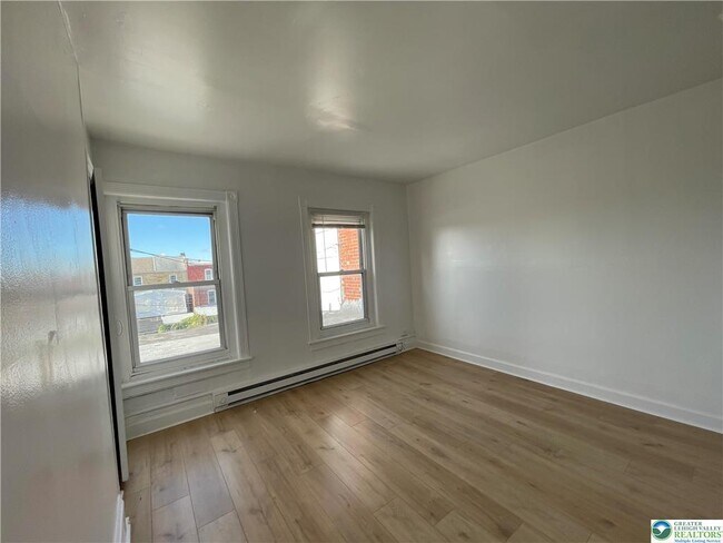 Building Photo - 636 Ridge Ave