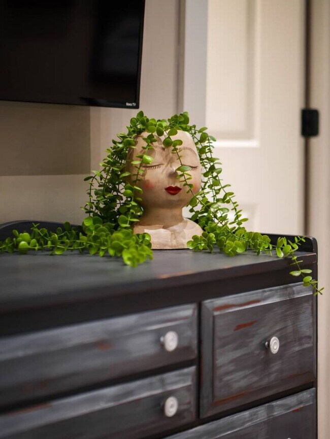 Building Photo - 6110 Ellen Ave