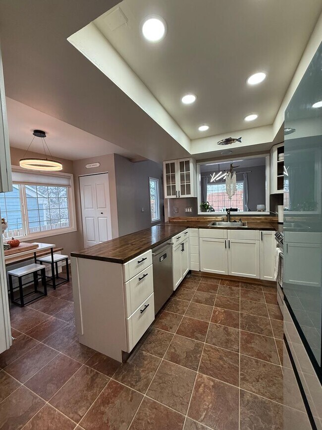 Building Photo - NEW YEAR NEW HOME! 3 bed, 2.5 bath, 2 car garage in South Anchorage