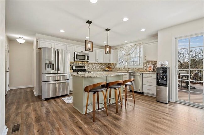 Building Photo - 8025 Jordan Ct