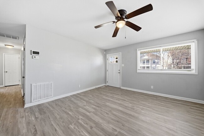 Building Photo - 613 Normandy St