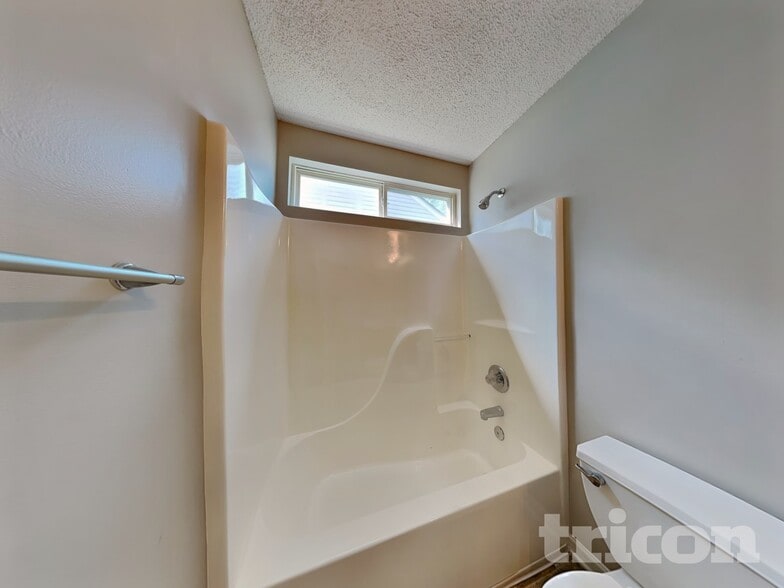 Building Photo - 3008 Westwinds Ct