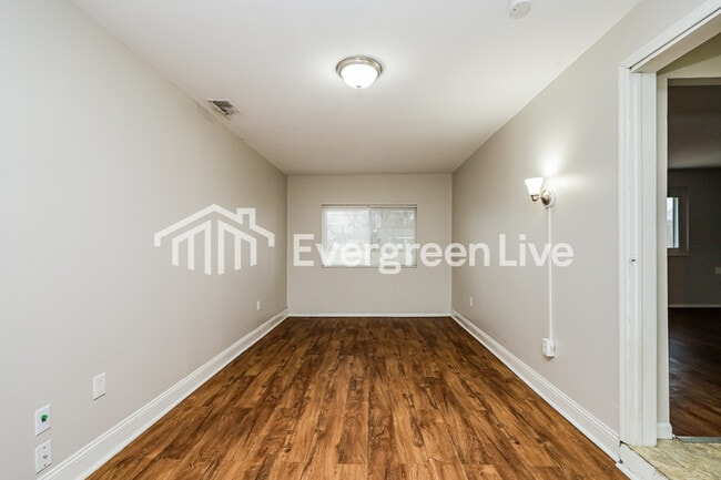 Building Photo - 5679 Tall Oaks Dr