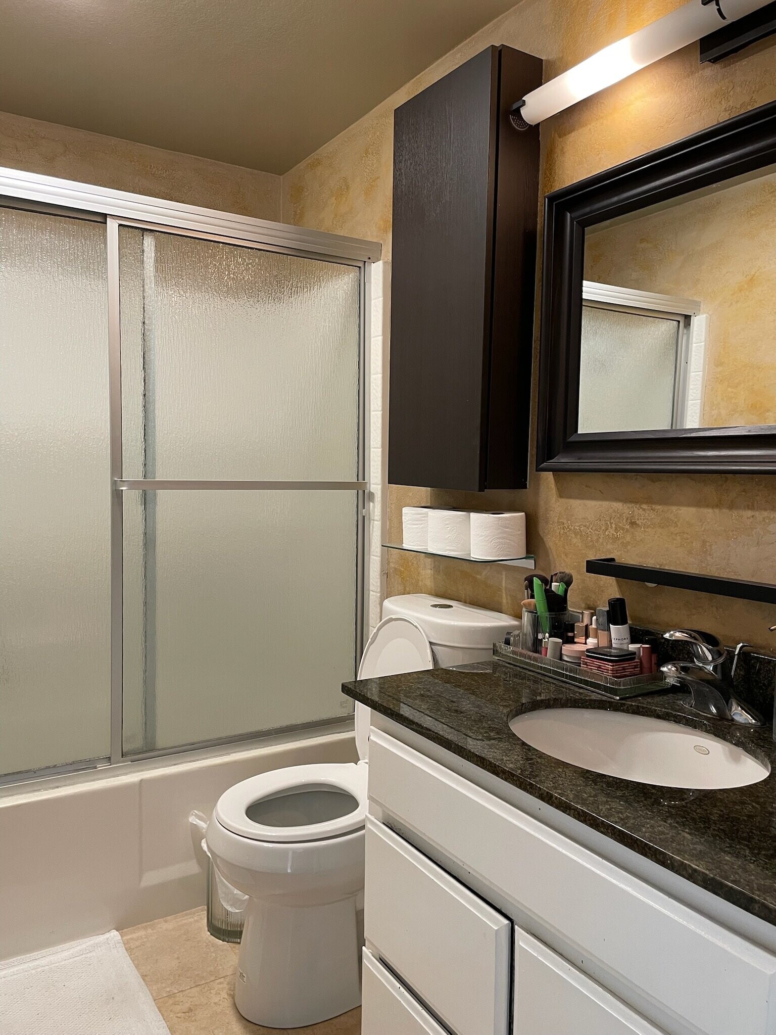 Guest bathroom - 9808 Regent St