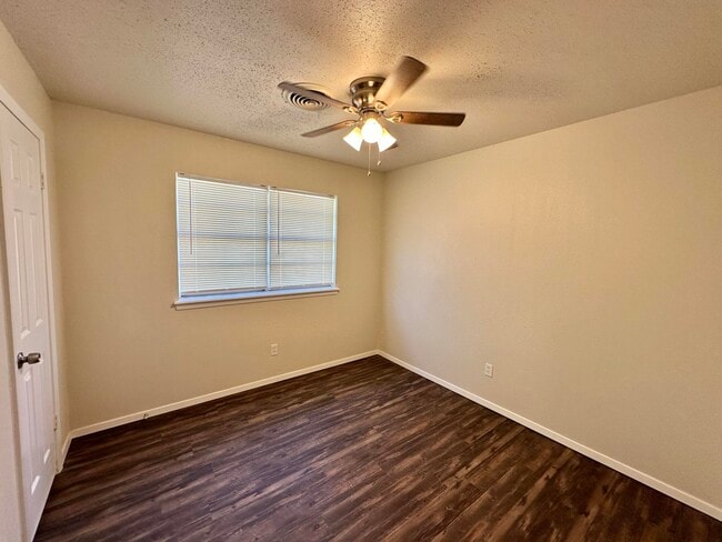 Building Photo - 1509 Elkhart Ave