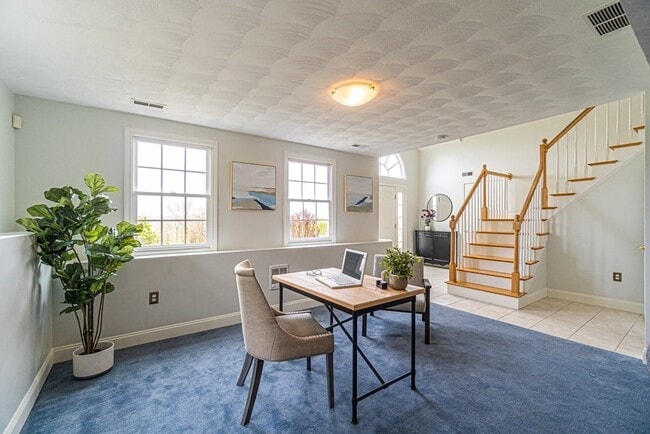 Building Photo - 32 Waltham St