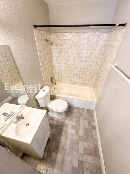 Building Photo - 6245 Bellota Dr