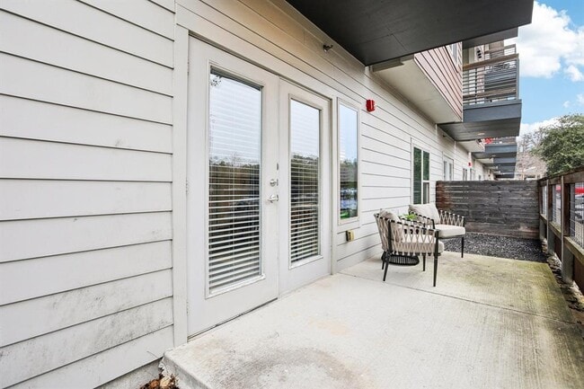 Building Photo - 2505 Thornton Rd