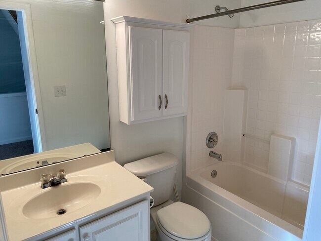 Building Photo - 228 Braelock Dr