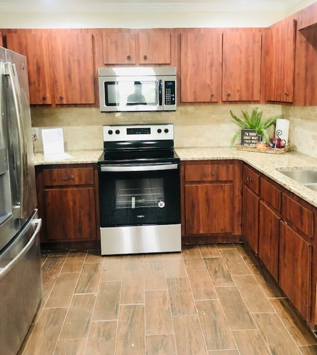 Building Photo - Rejuvenated Southwest Ocala Home - REDUCED