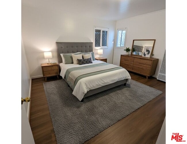 Building Photo - 640 N Poinsettia Pl