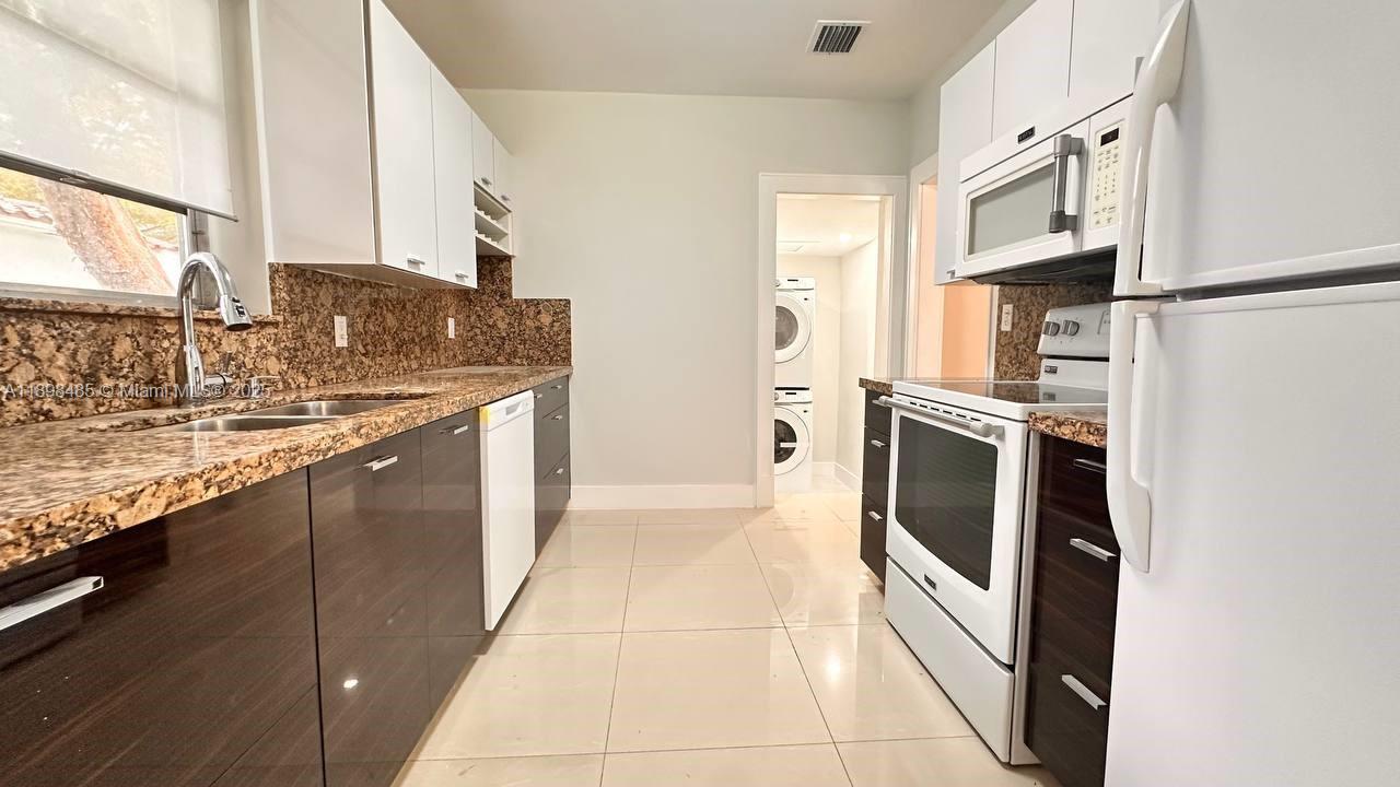 Building Photo - 2474 SW 24th Ter