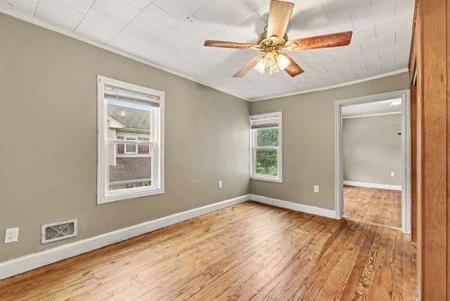 Building Photo - 215-217 Pine Grove MF