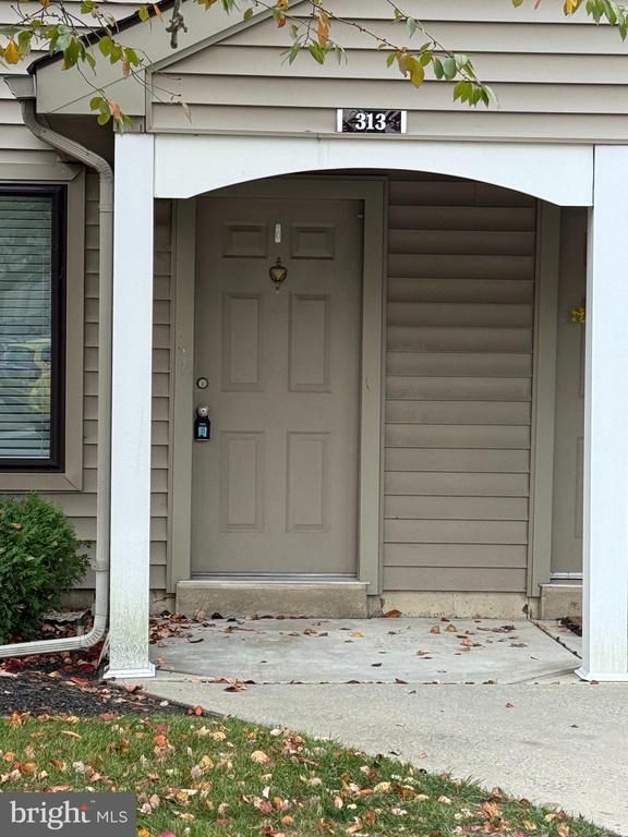 Building Photo - 313 Gregorys Way