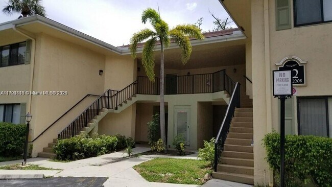 Building Photo - 2550 SW 18th Terrace