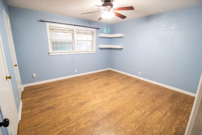 Building Photo - Spacious 3-bedroom home!