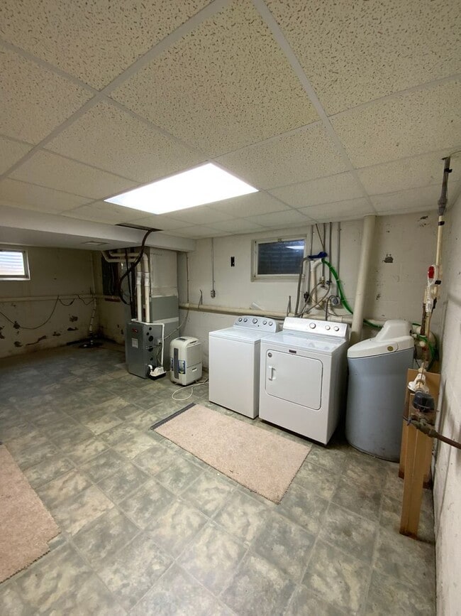 Building Photo - 64 Village Square Dr