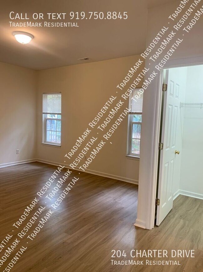 Building Photo - 204 Charter Dr